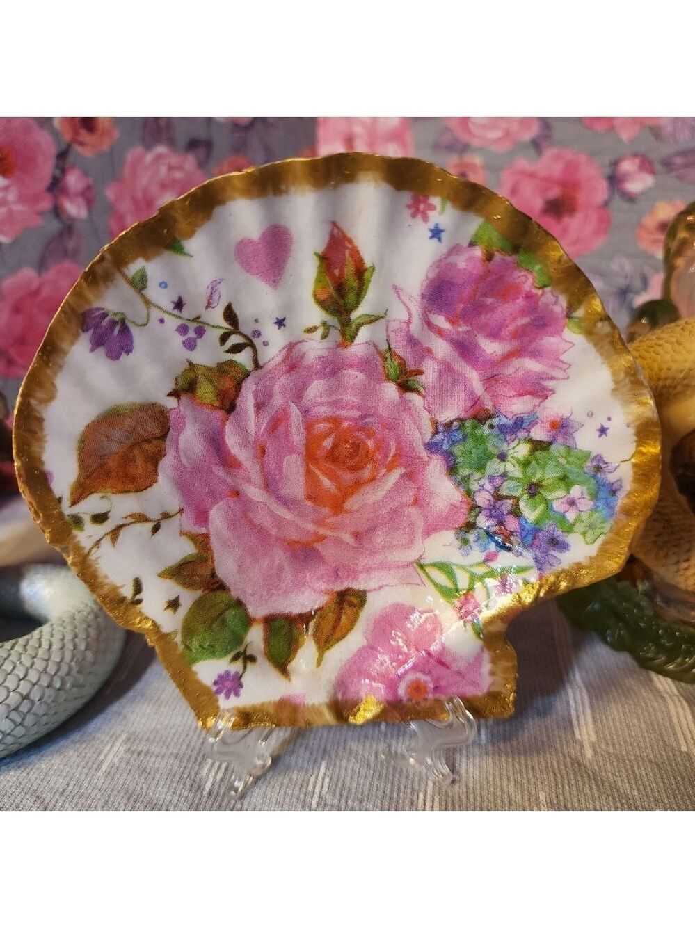 DECOUPAGE SCALLOPED FLOWER SHELL  - Picture 2 of 3